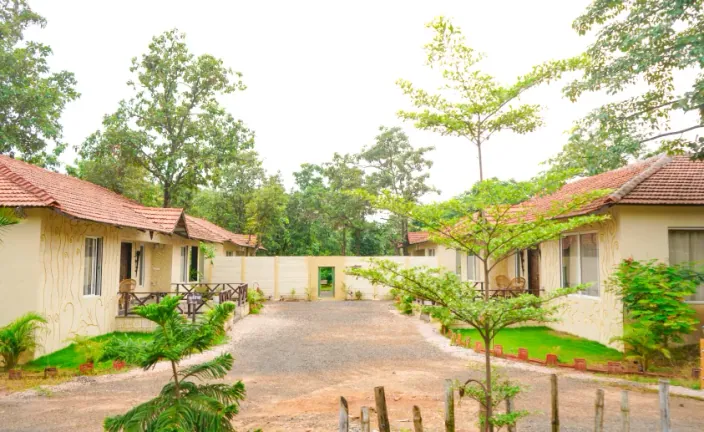 Driveway between the cottages at Palash Jungle Resort