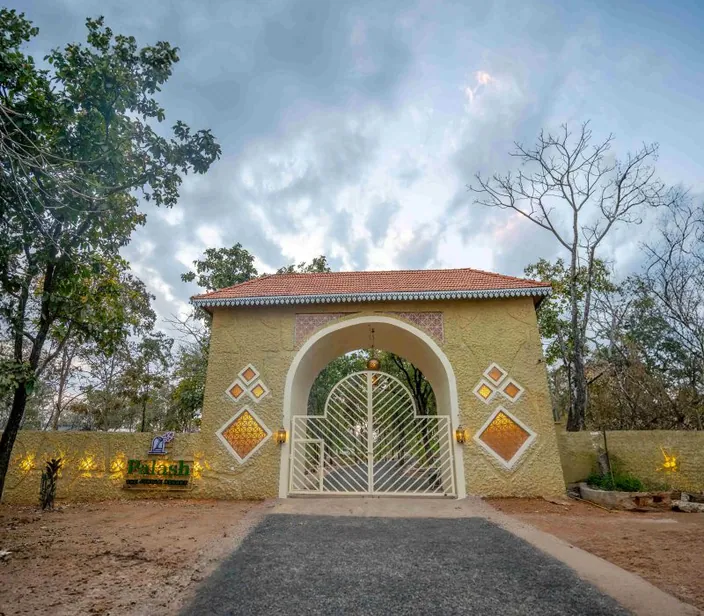 Arched entrance gate of Palash Jungle Resort